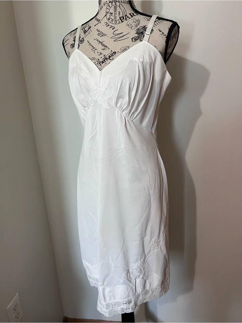 VTG Ivory White Full Slip Dress Floral Lace Embroidered Scallop Medium